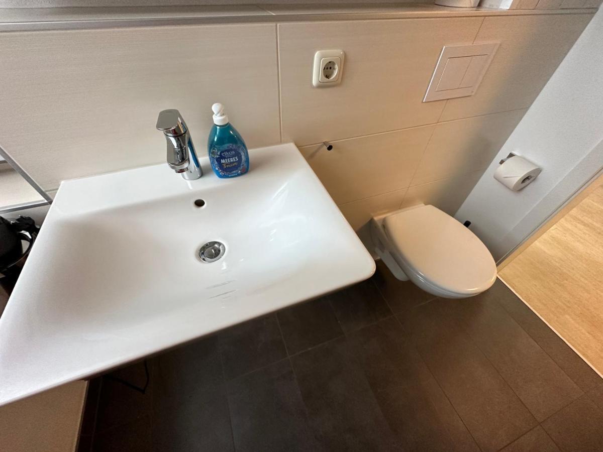 Appartamento Traumhafte Haushaelfte Mit Kamin, Garten & Whirlpool Berlino Esterno foto